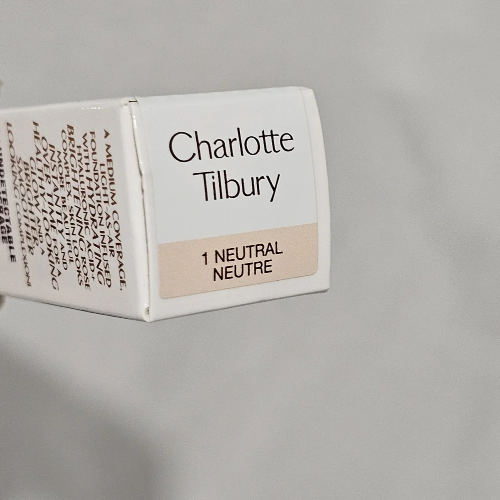 NEW Charlotte Tilbury Beautiful Skin Medium Coverage Liquid Foundation
